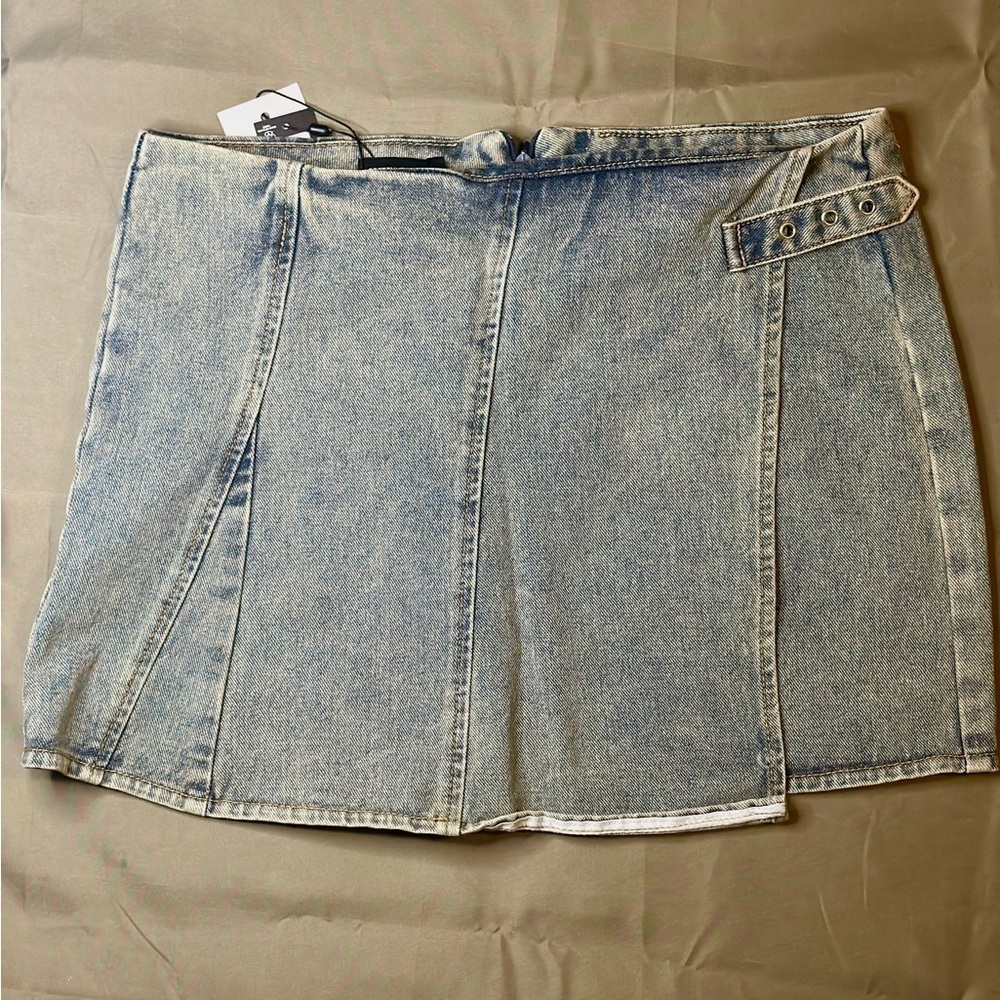 PrettyLittleThing - Stylish Denim Mini Skirt - Picture 5 of 7